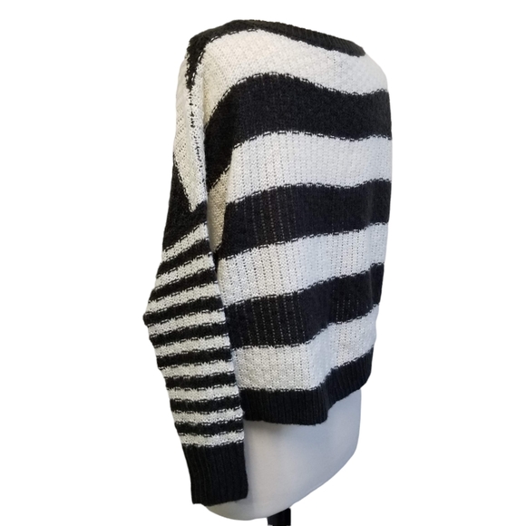 Jessica Simpson Loreen Open Knit Striped Sweater in Black Stripe Womens Size XS - Picture 6 of 12